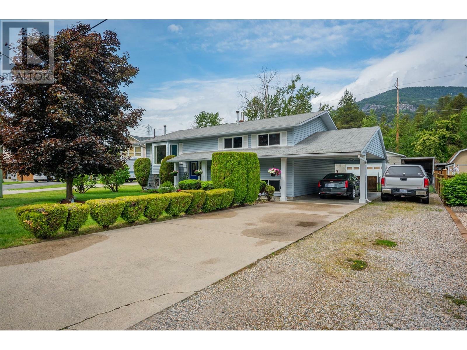 405 Beresford Crescent  Castlegar BC V1N 3W2 photo