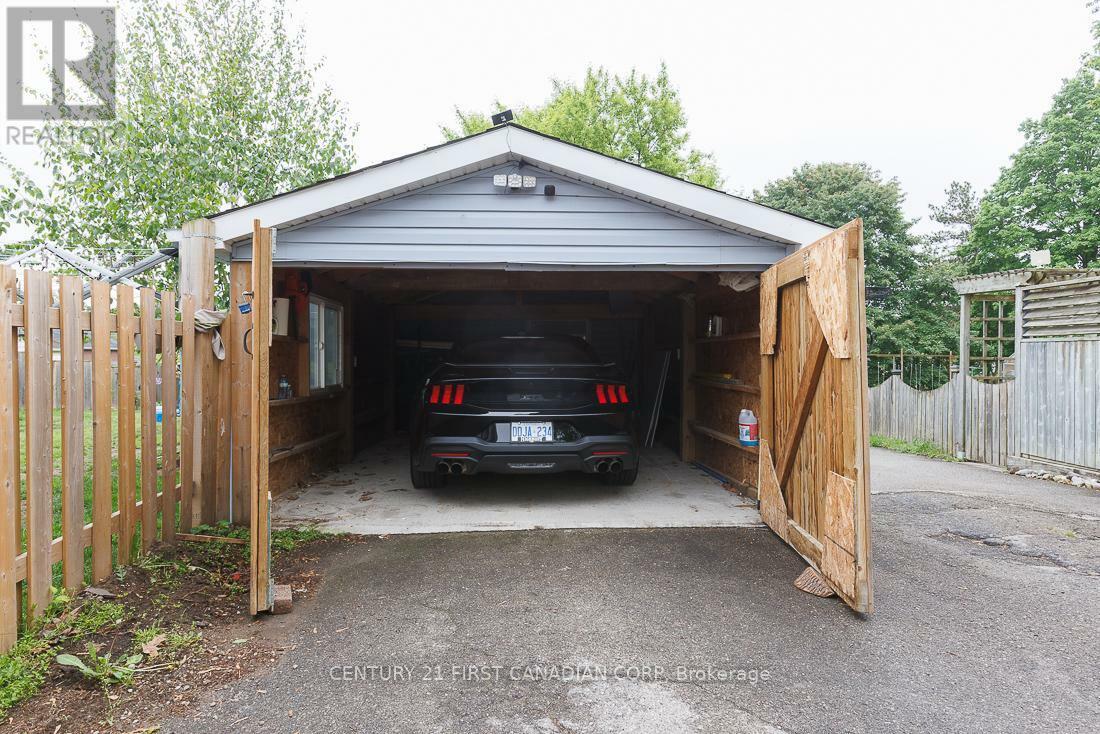Property Photo: 1051 Hamilton Road ON N5W 1A7