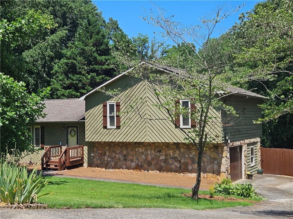 Property Photo: 251 Sabrina Court GA 30188