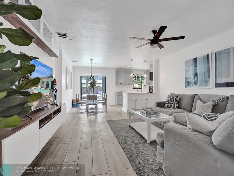 Property Photo: 1561 SE 24th Ter FL 33062