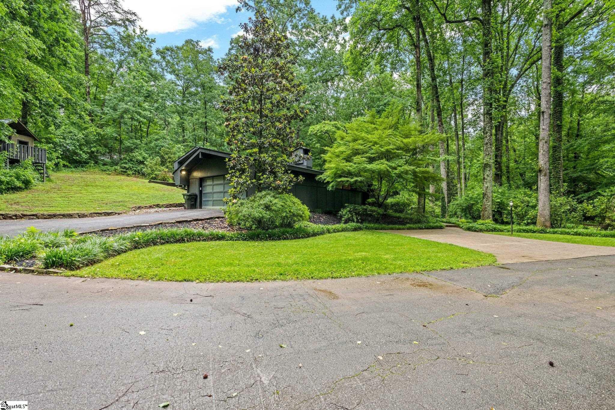 Property Photo: 438 Henderson Road SC 29607