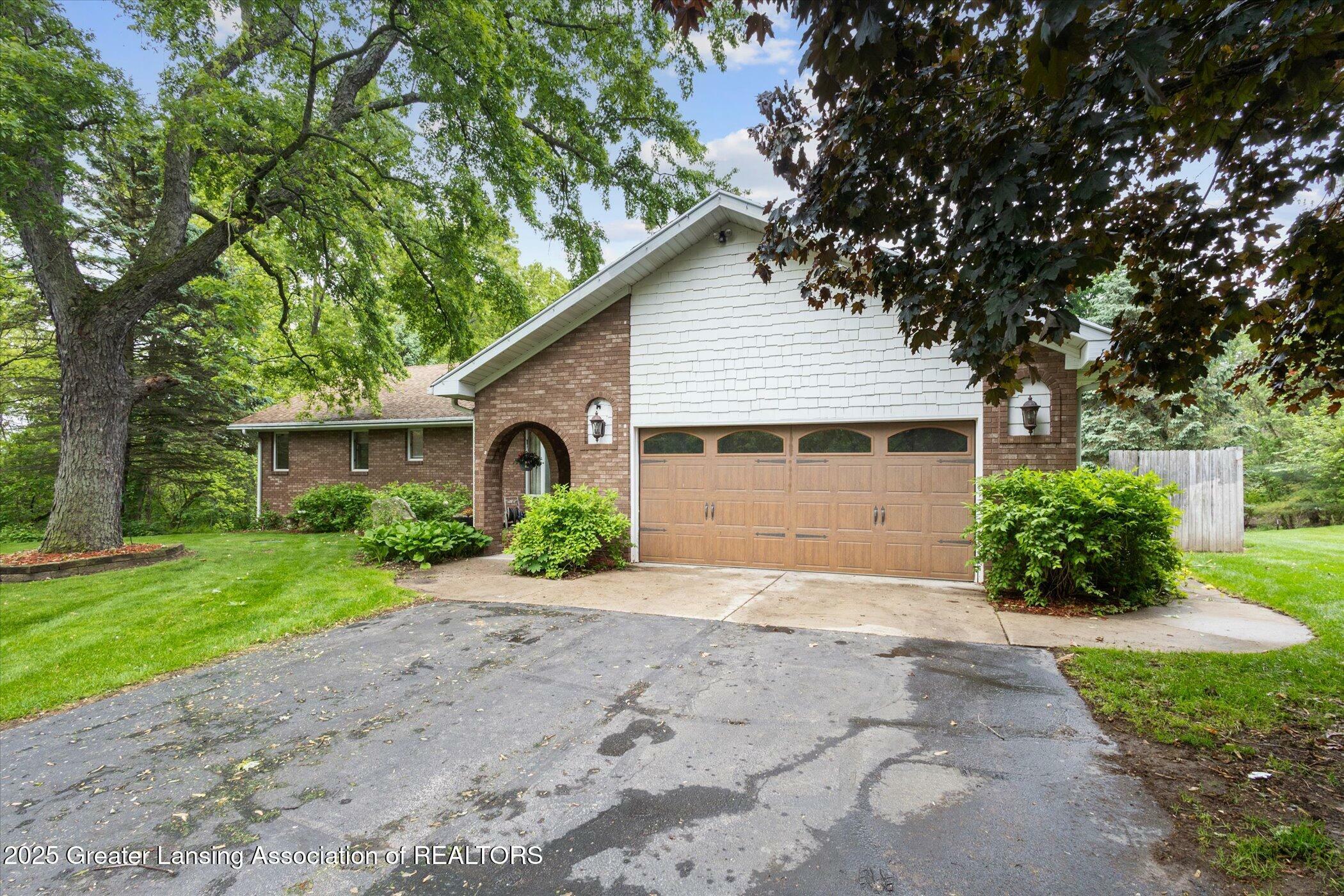 Property Photo: 1346 E Howe Road MI 48820