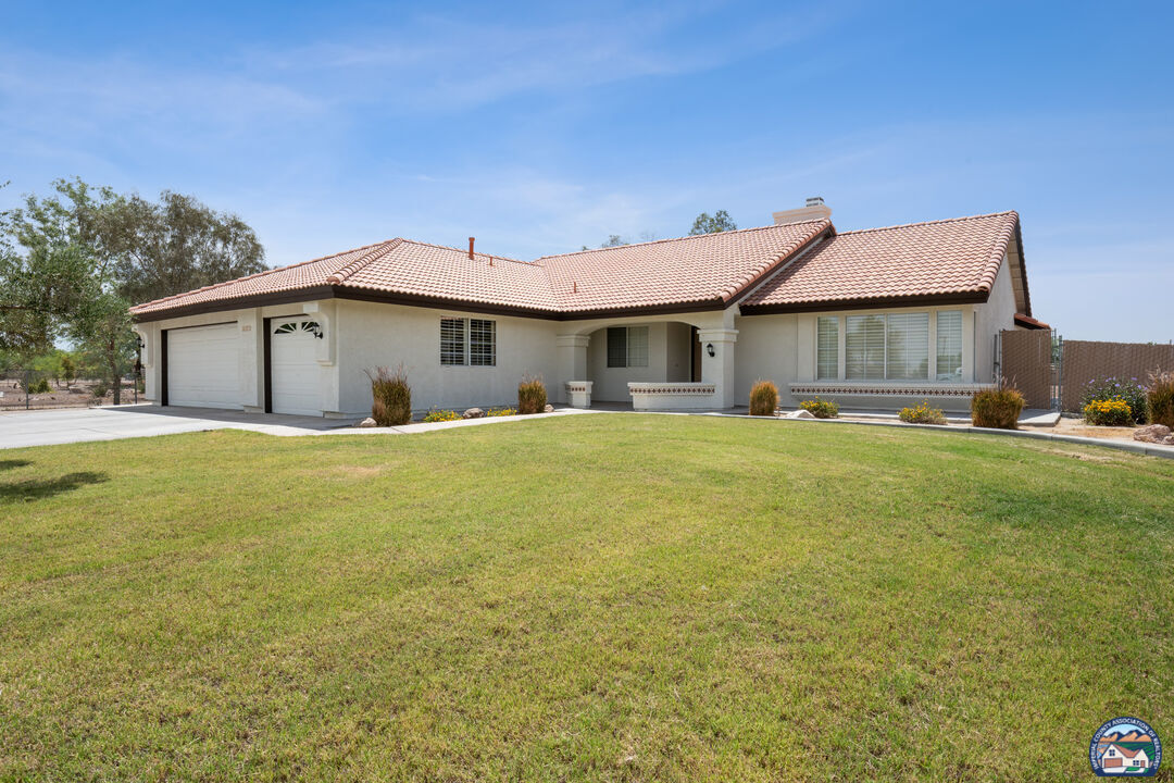 Property Photo:  277  W Horne Rd  CA 92243 