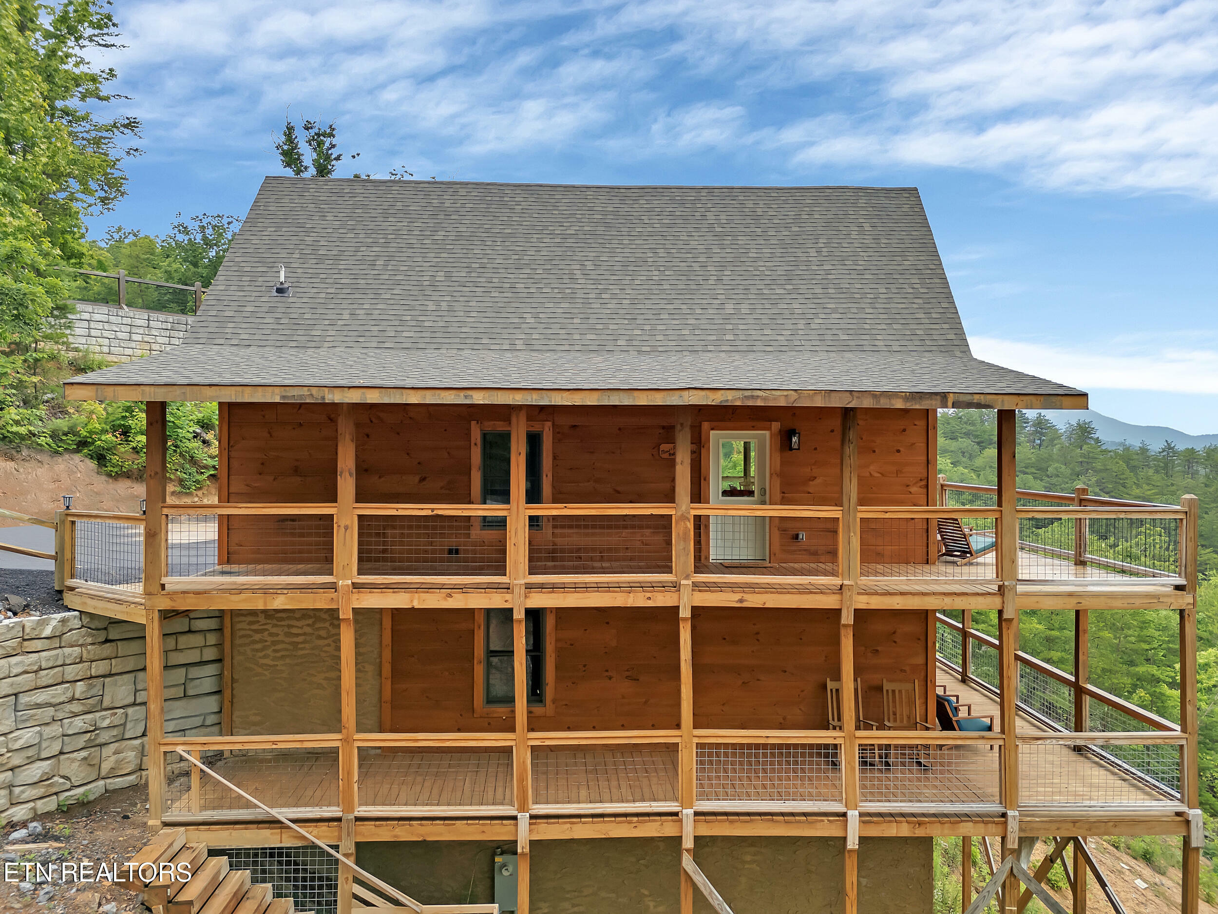 Property Photo: 1027 Leslie Way TN 37876