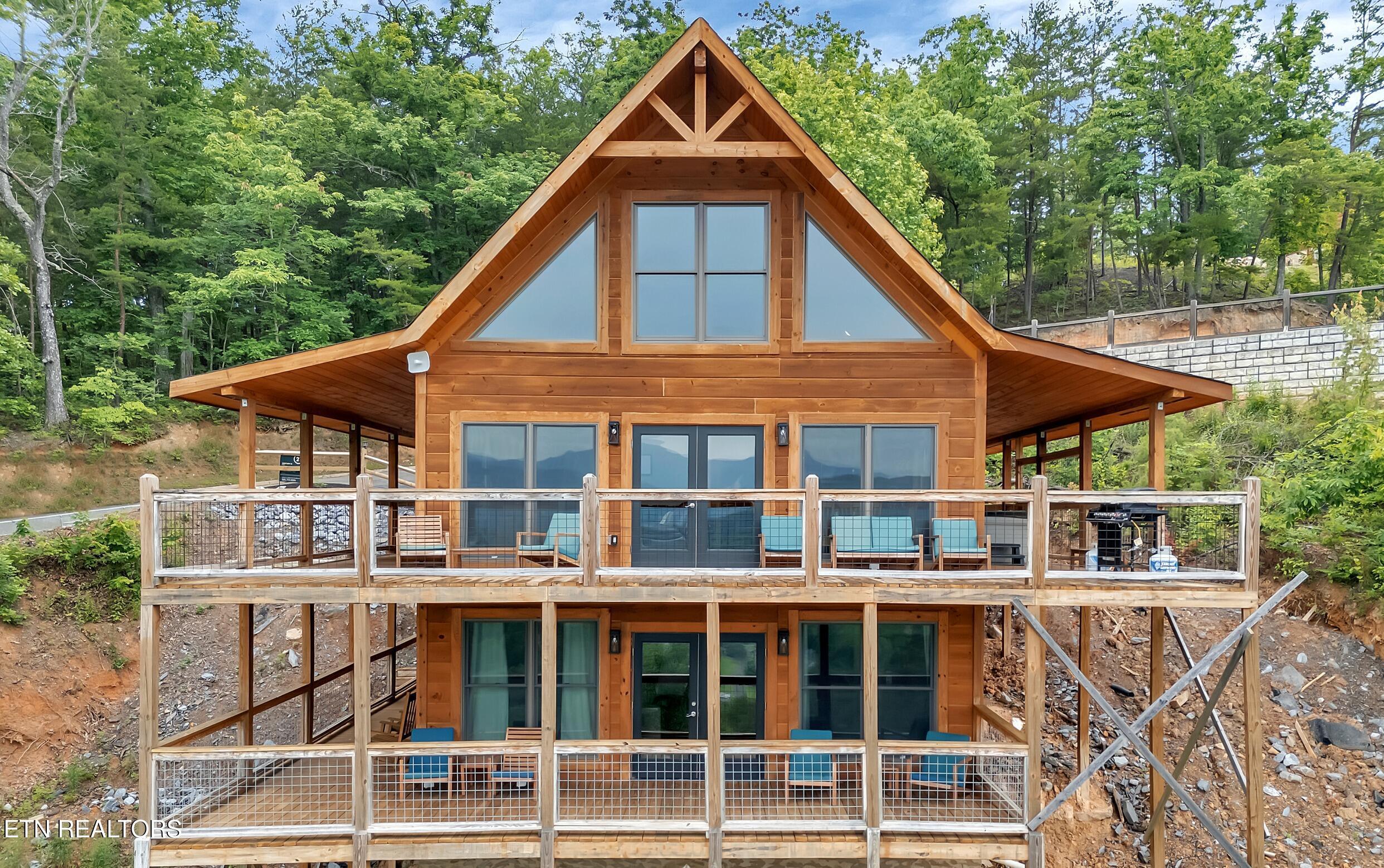 Property Photo: 1027 Leslie Way TN 37876