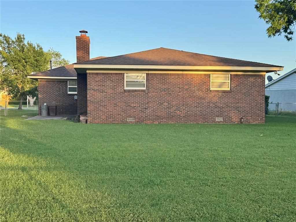 Property Photo:  1618 NW 24th St  OK  