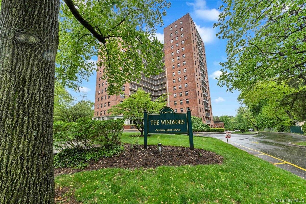 Property Photo: 4705 Henry Hudson Parkway W 7F NY 10471