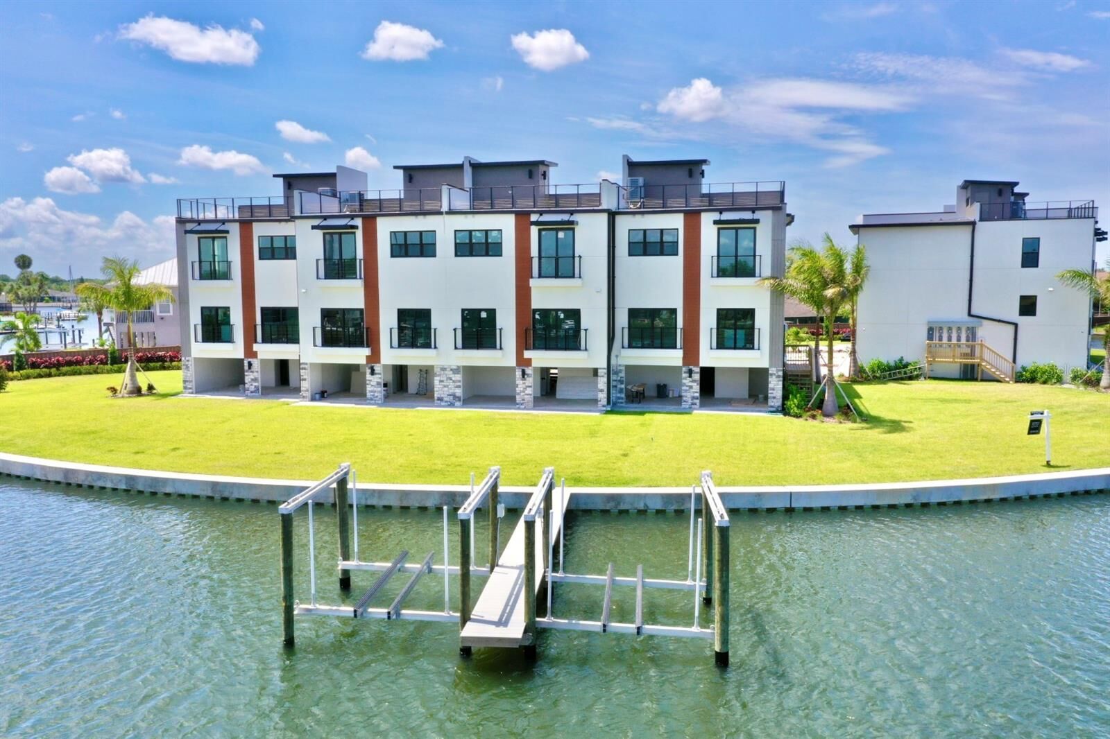 Property Photo: 773 Gran Kaymen Way FL 33572