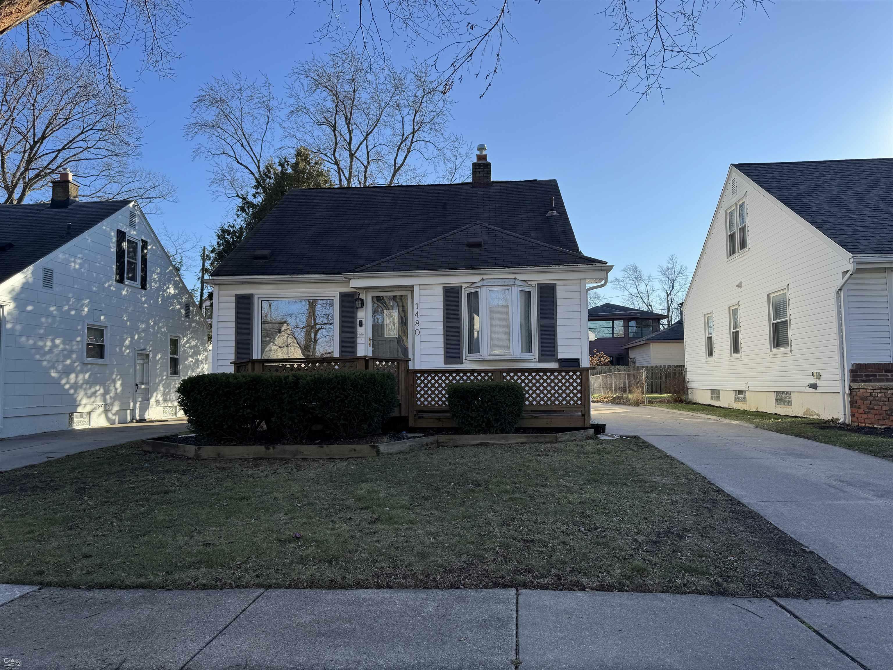 Property Photo: 1480 E Lincoln Street MI 48009