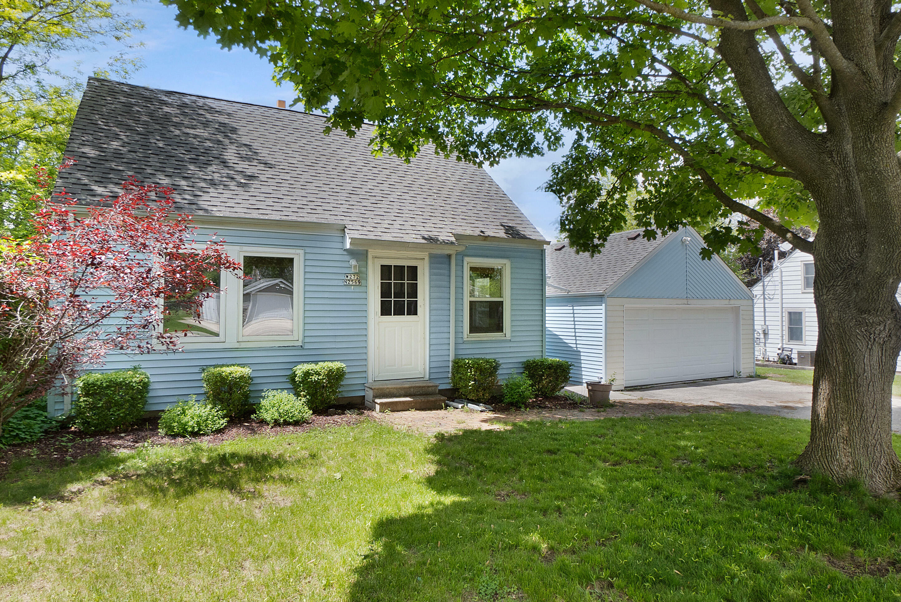 Property Photo: W272n2569 Apple Tree Ln WI 53072