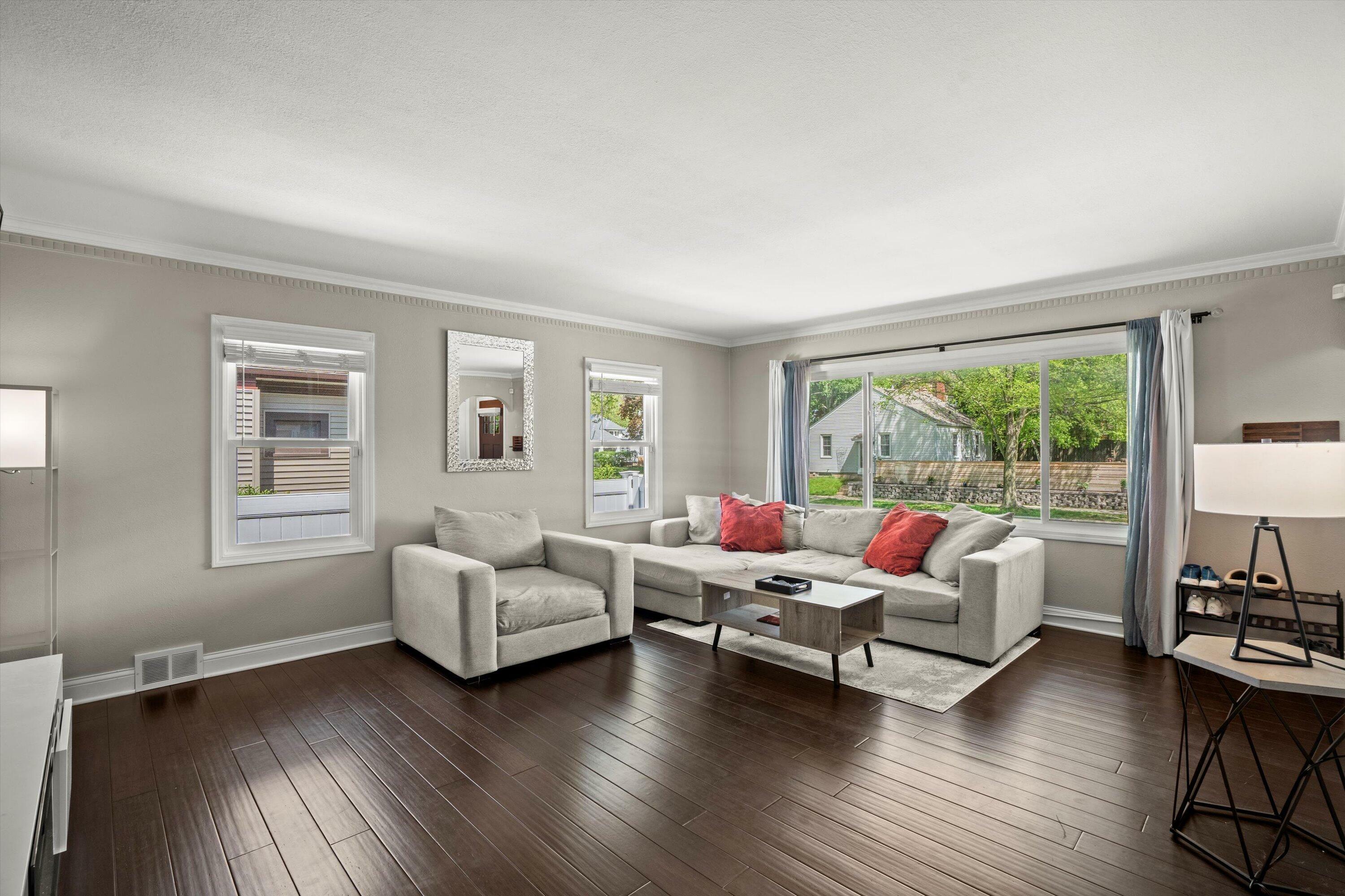 Property Photo: 915 E Ohio Ave WI 53207