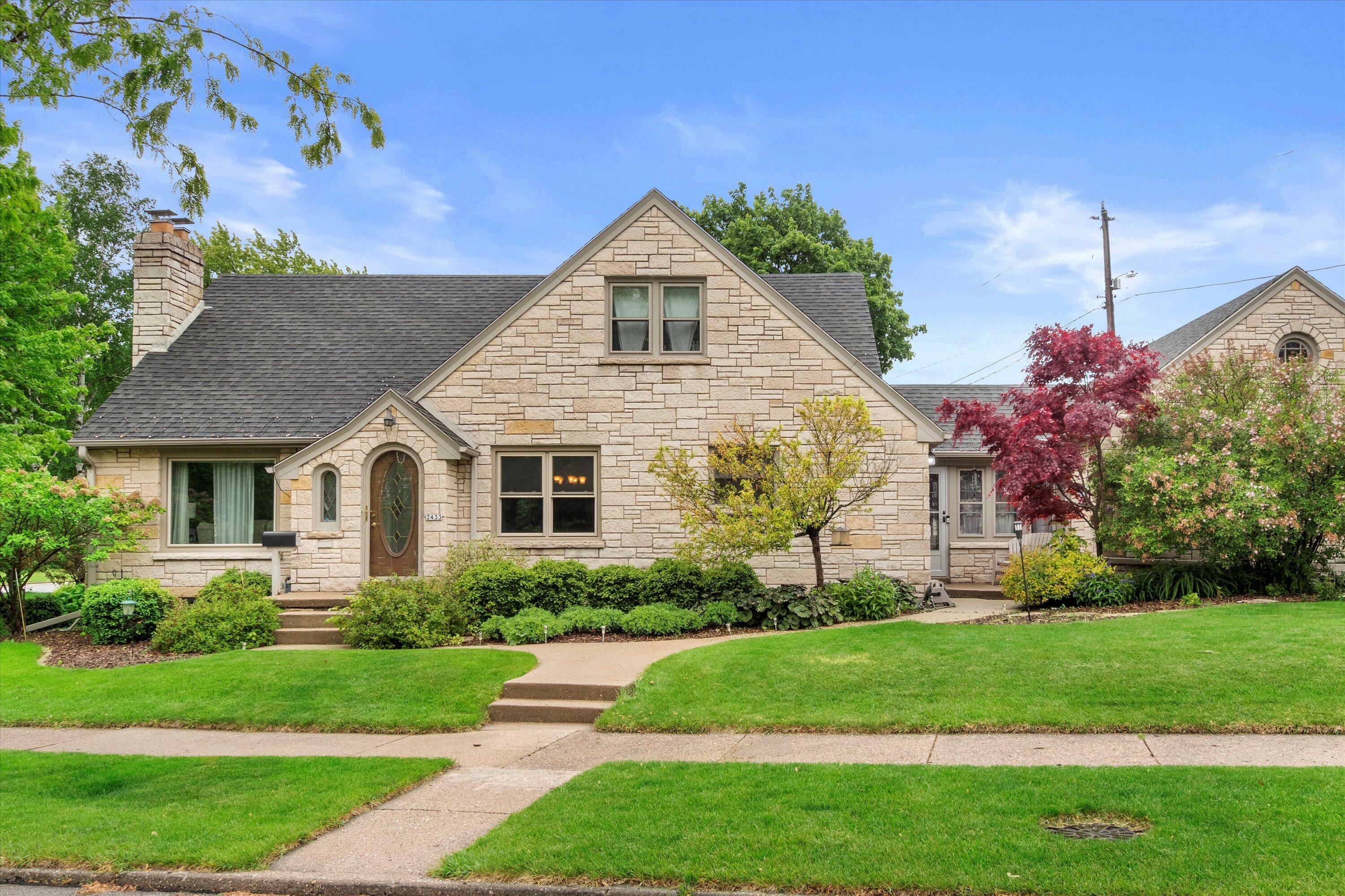 2433 S 52nd St  West Allis WI 53219 photo