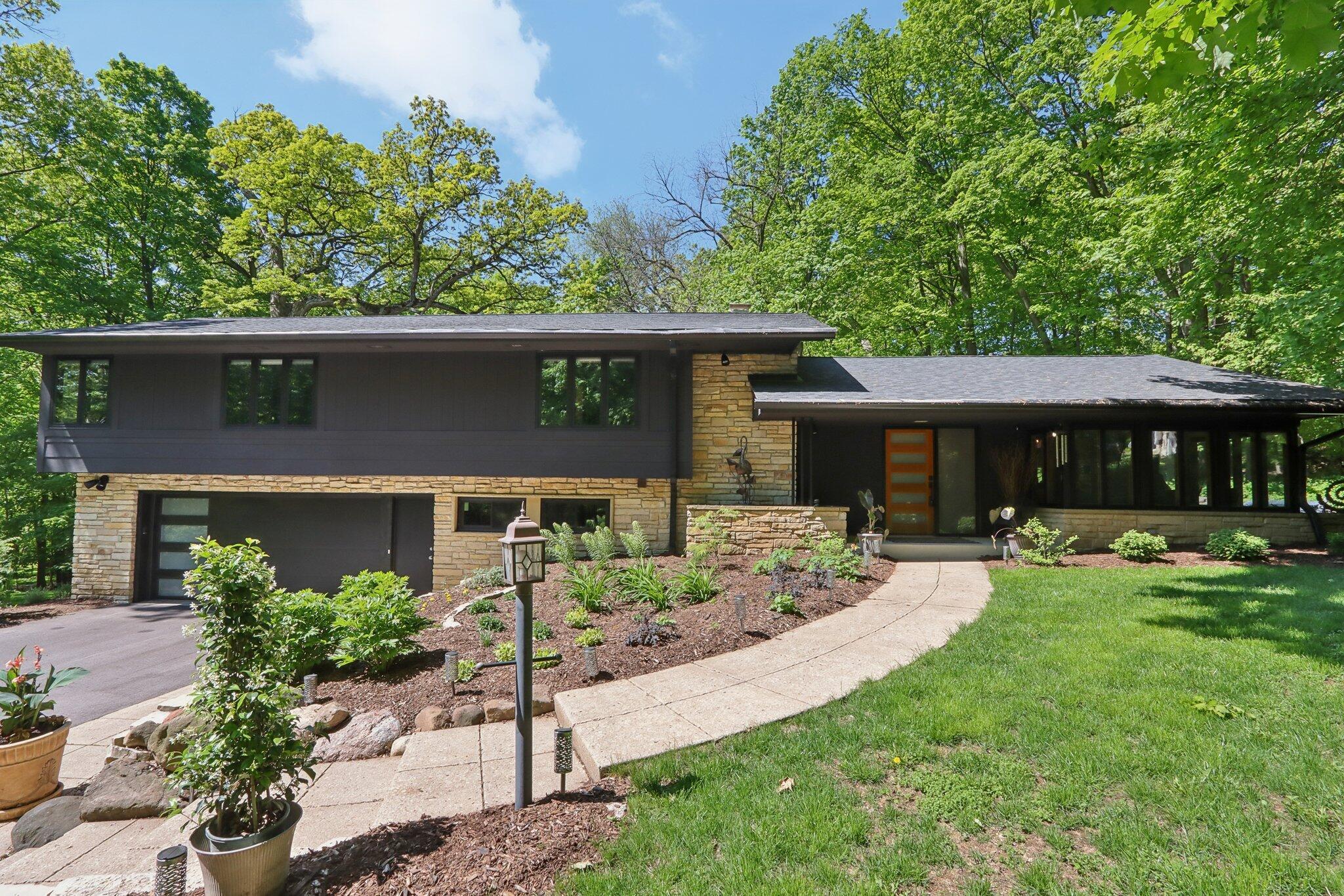 Property Photo: 1265 Valley Ridge Dr WI 53005