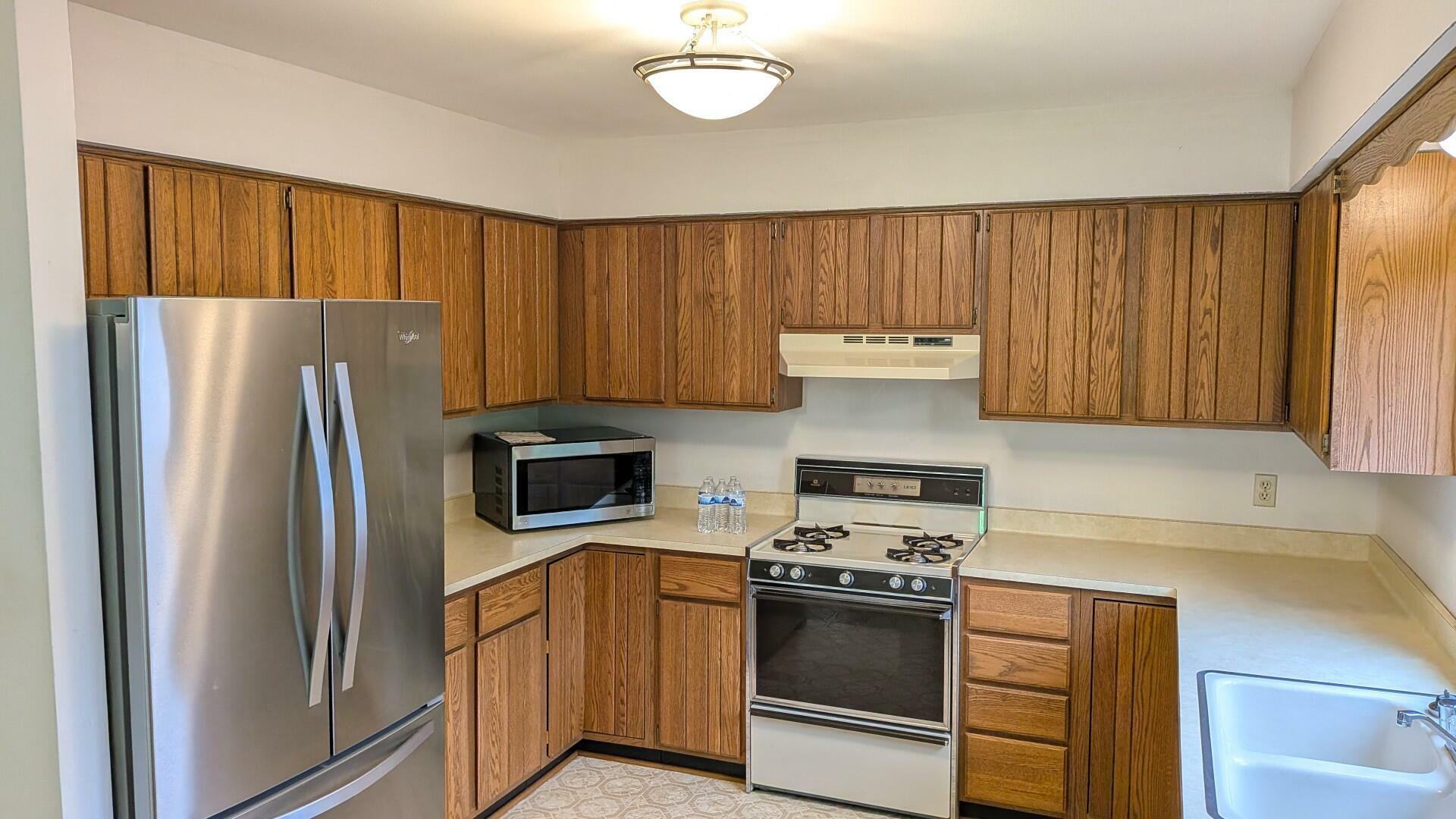 Property Photo: 7827 W Canterbury Ct WI 53132