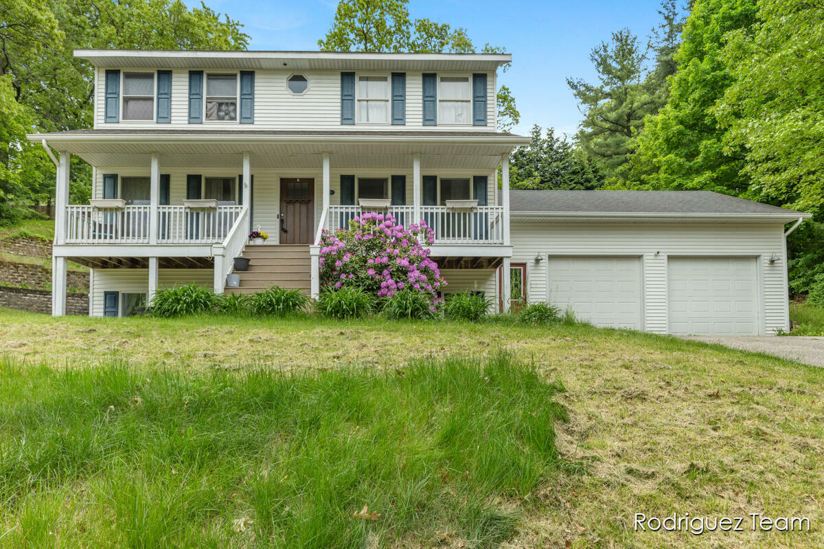 4160 Knapp Valley Drive NE  Grand Rapids MI 49525 photo