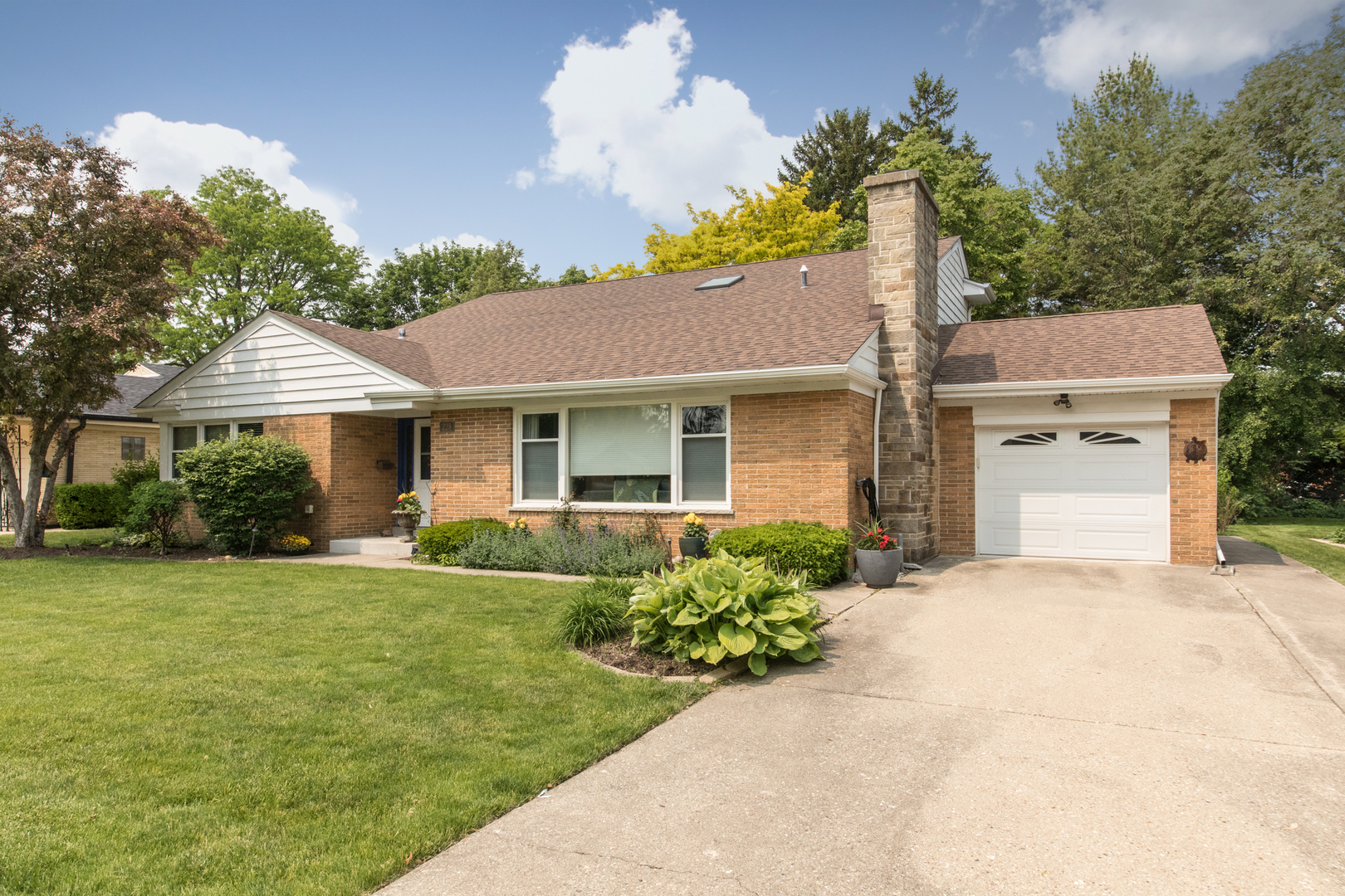 Property Photo: 228 Cornell Avenue IL 60016