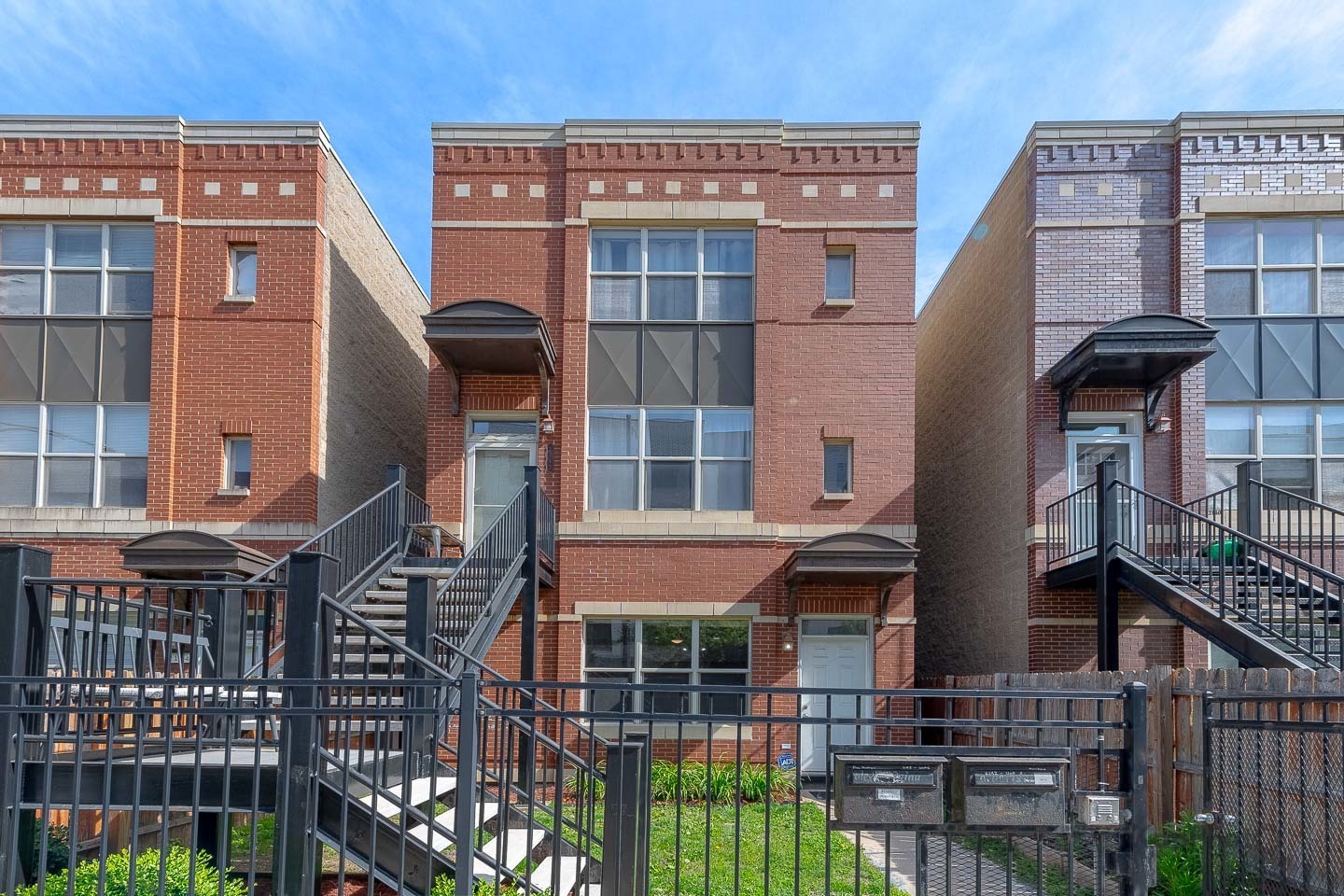 Property Photo: 2142 W Madison Street 1 IL 60612