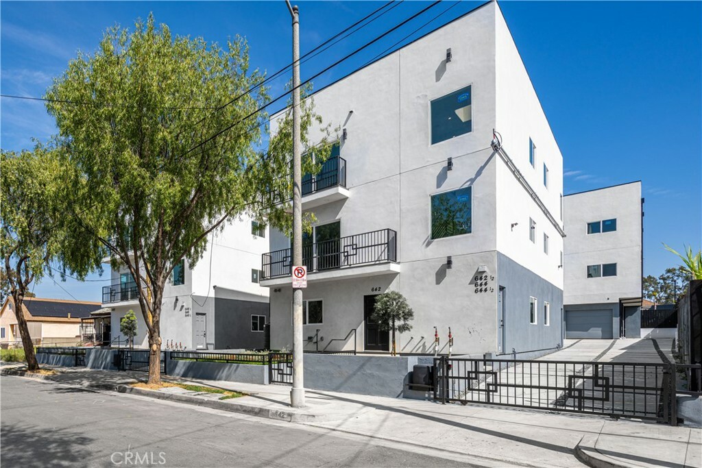Property Photo: 646 N Boyle 1/2 CA 90033