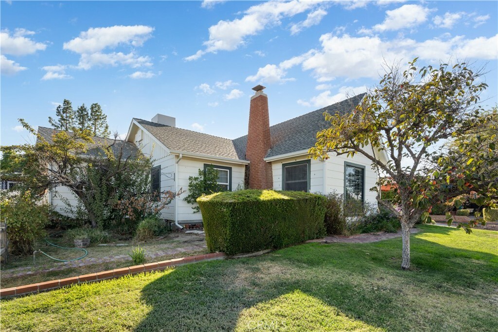 Property Photo:  719 Philippine Street  CA 93268 