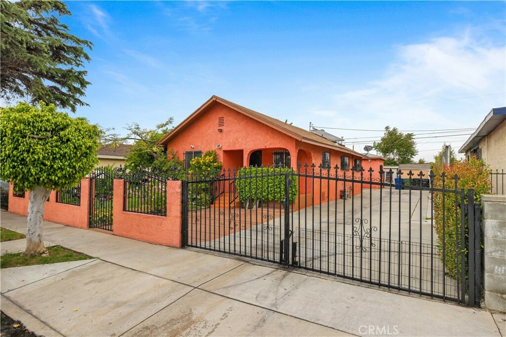 Property Photo:  157 E 70th Street  CA 90003 