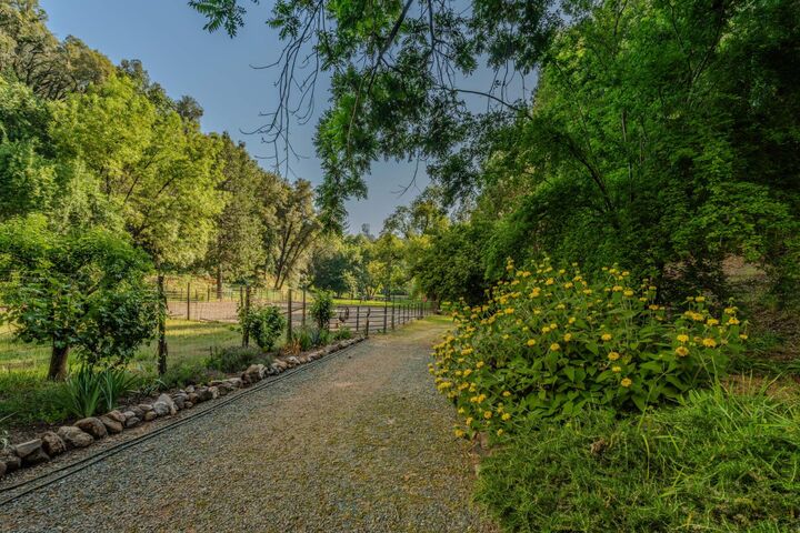 Property Photo:  