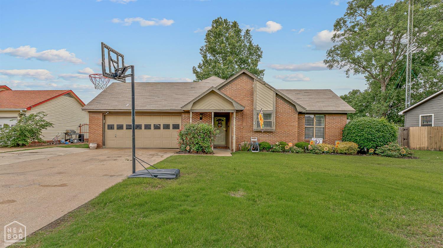 Property Photo: 1606 Gladys Road AR 72315