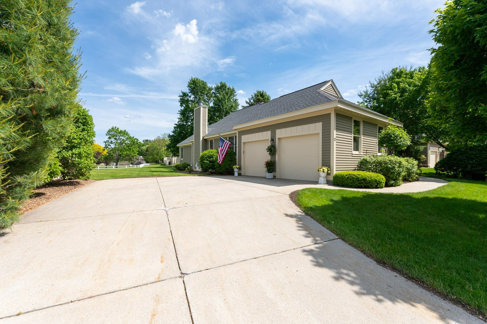 Property Photo:  22 Pebble Beach Drive  NH 03110 
