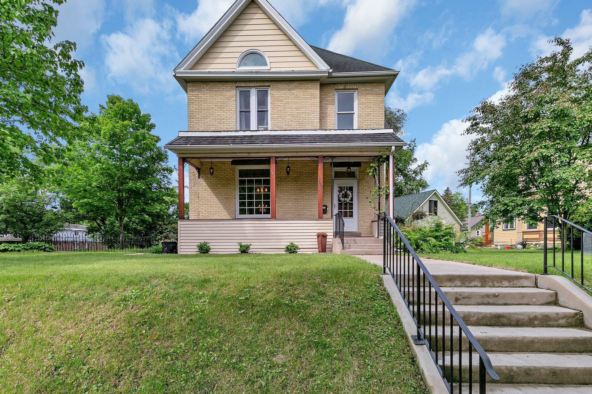 Property Photo: 605 7th Avenue N MN 56303