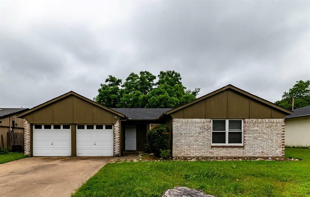 Property Photo: 513 Charlyne Drive TX 76028