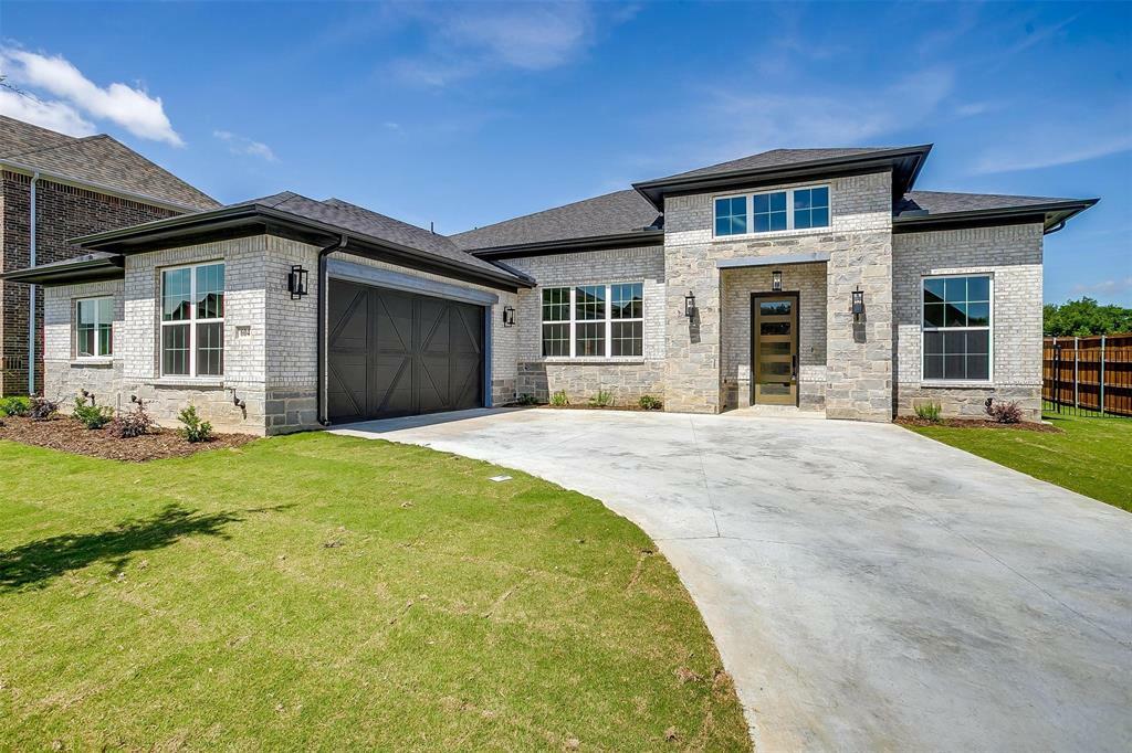 Property Photo: 604 Bluff Point Lane TX 76052