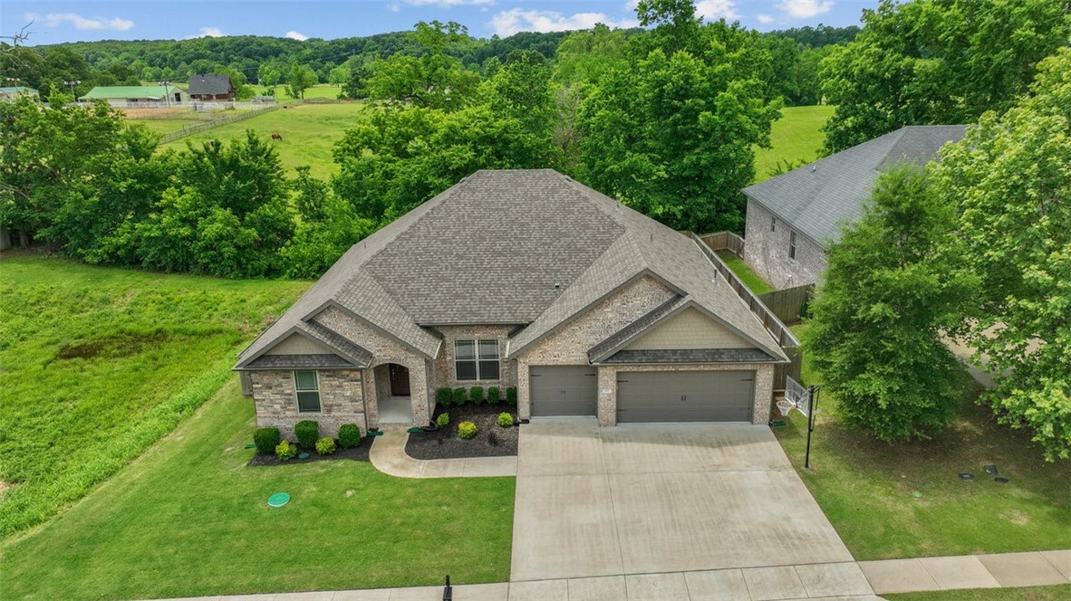 Property Photo: 809 Ravine Street AR 72718