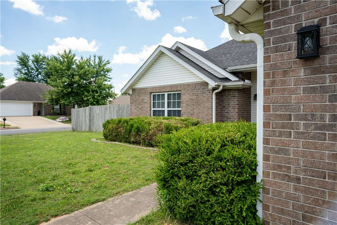 Property Photo: 808 Emerald Street AR 72745