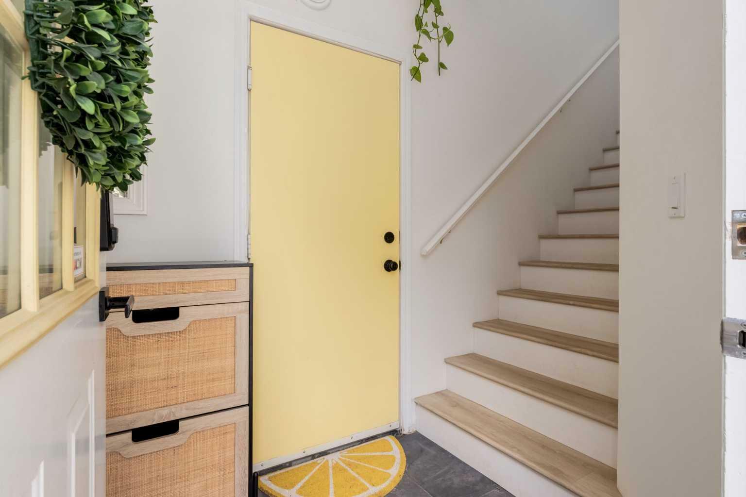 Property Photo:  5616 14 Avenue SW 18  AB T3H 3P9 
