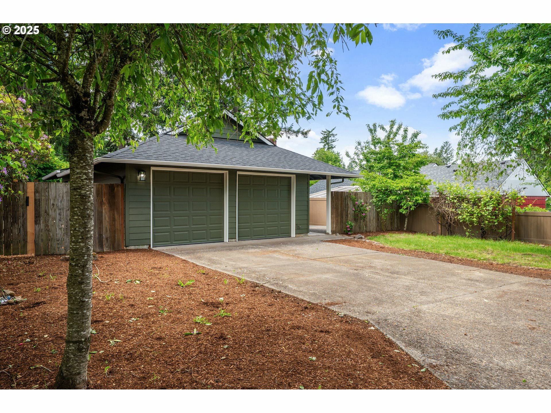 Property Photo: 3421 SE 175th Pl OR 97236