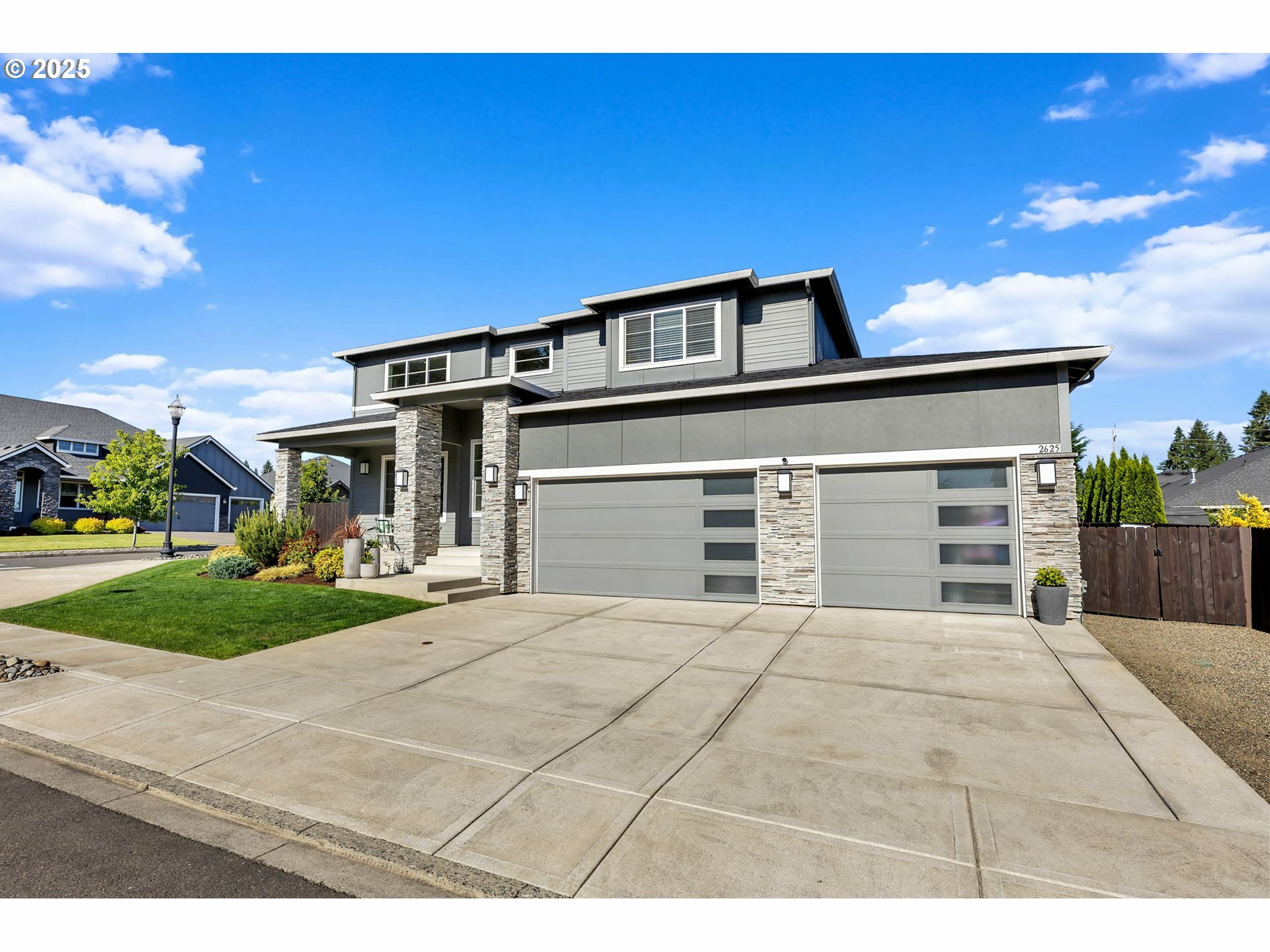 Property Photo: 2625 NE 8th Ave WA 98604