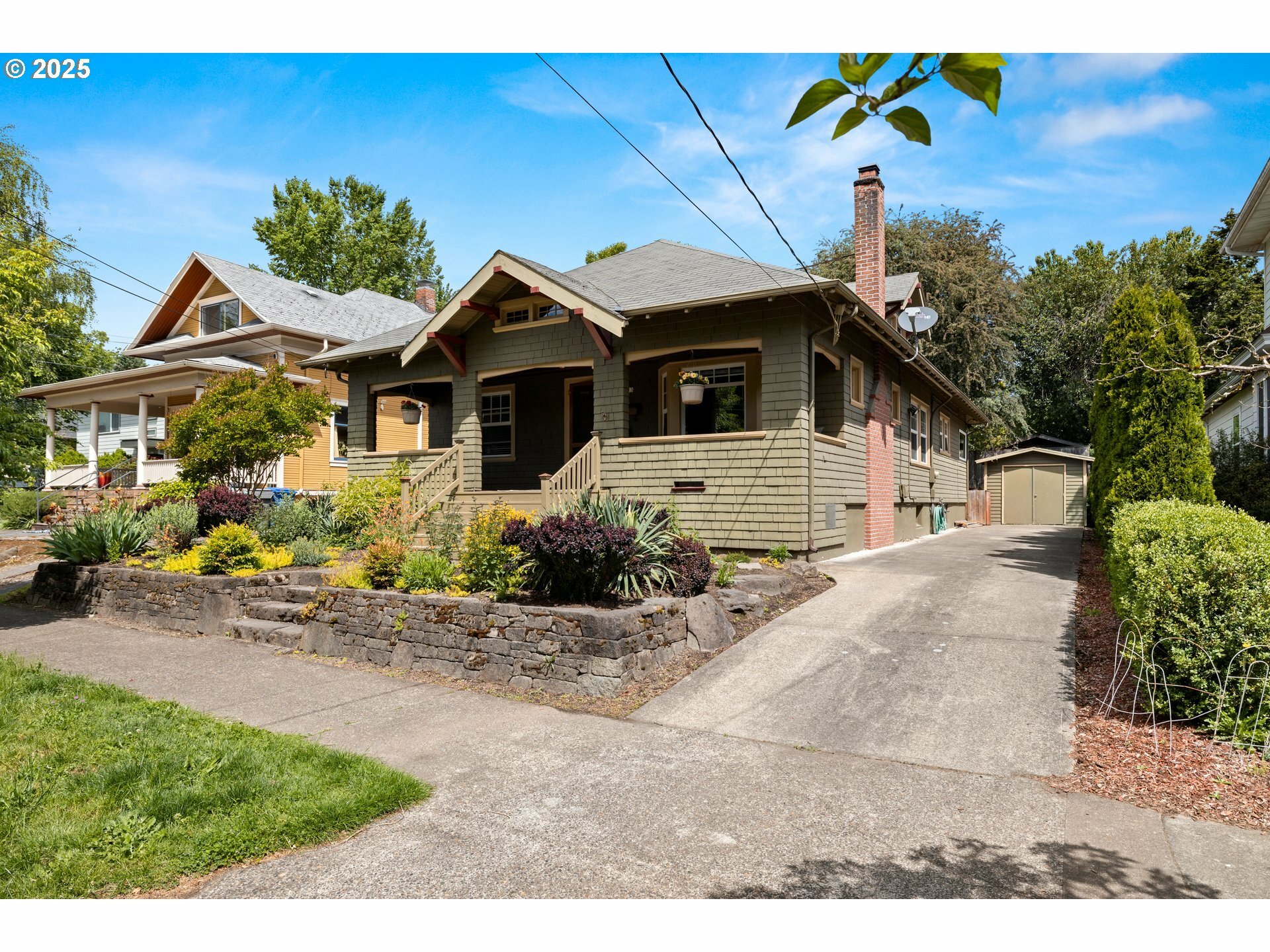 Property Photo: 3113 SE Main St OR 97214