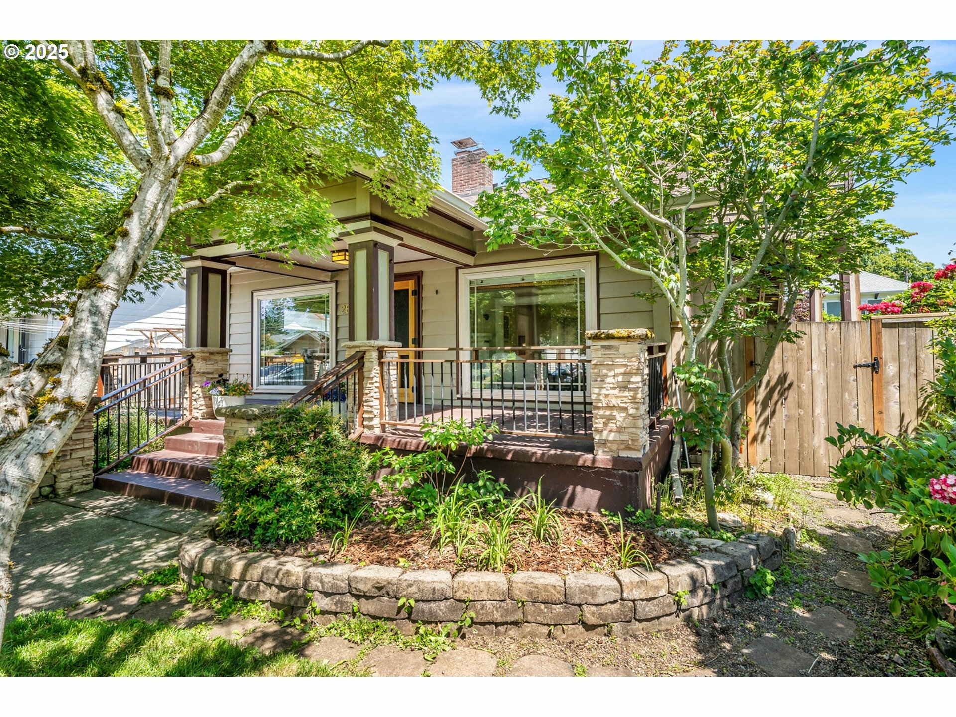 Property Photo: 2804 NE 61st Ave OR 97213