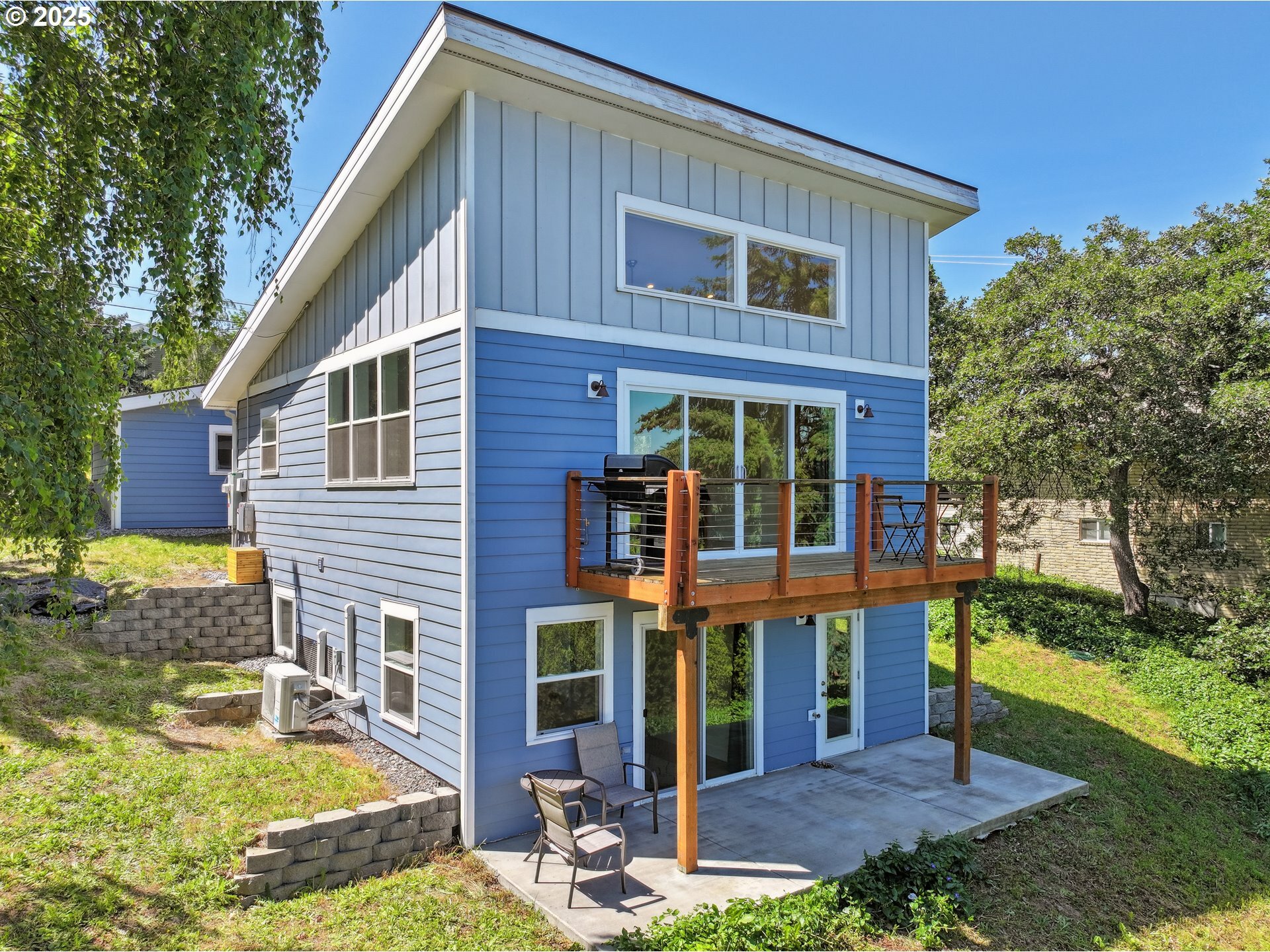 Property Photo: 1605 E 19th St OR 97058