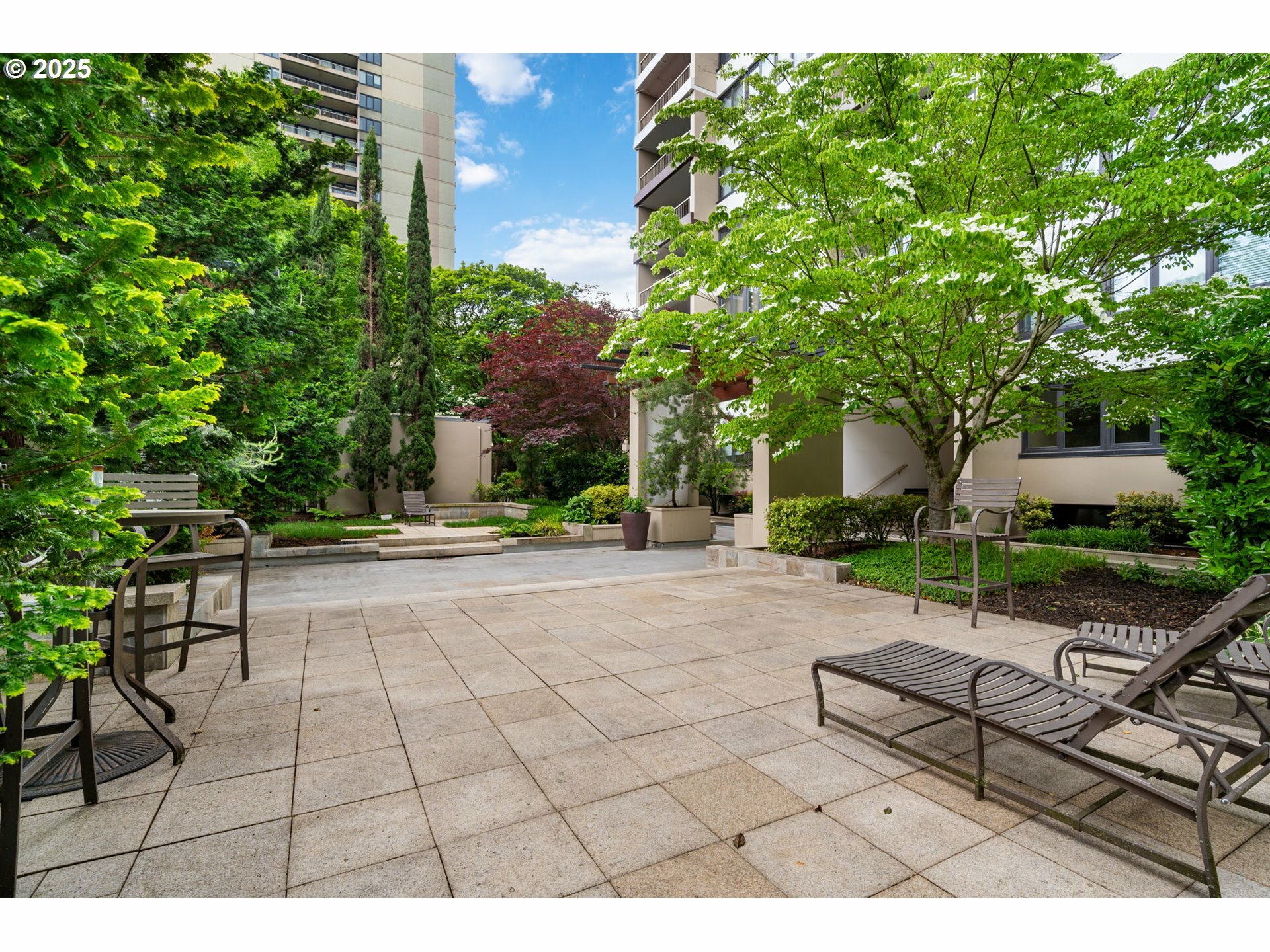 Property Photo: 255 SW Harrison St Th5 OR 97201