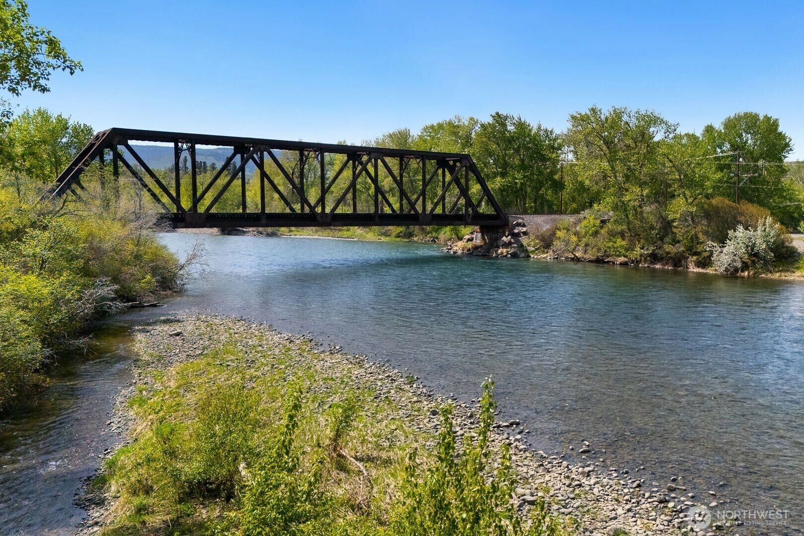 Property Photo: 421 Cottonwood Road WA 98946