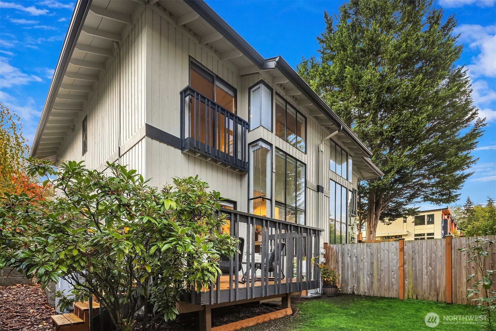 Property Photo: 10 18th Avenue 10B WA 98033