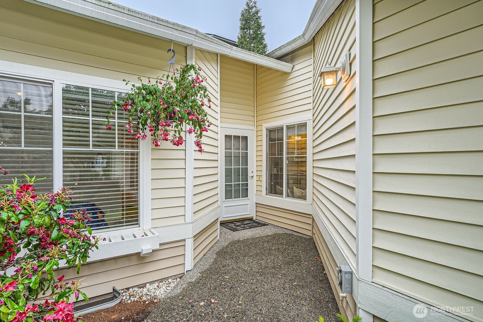 Property Photo: 4313 S 220 Place 18-2 WA 98032