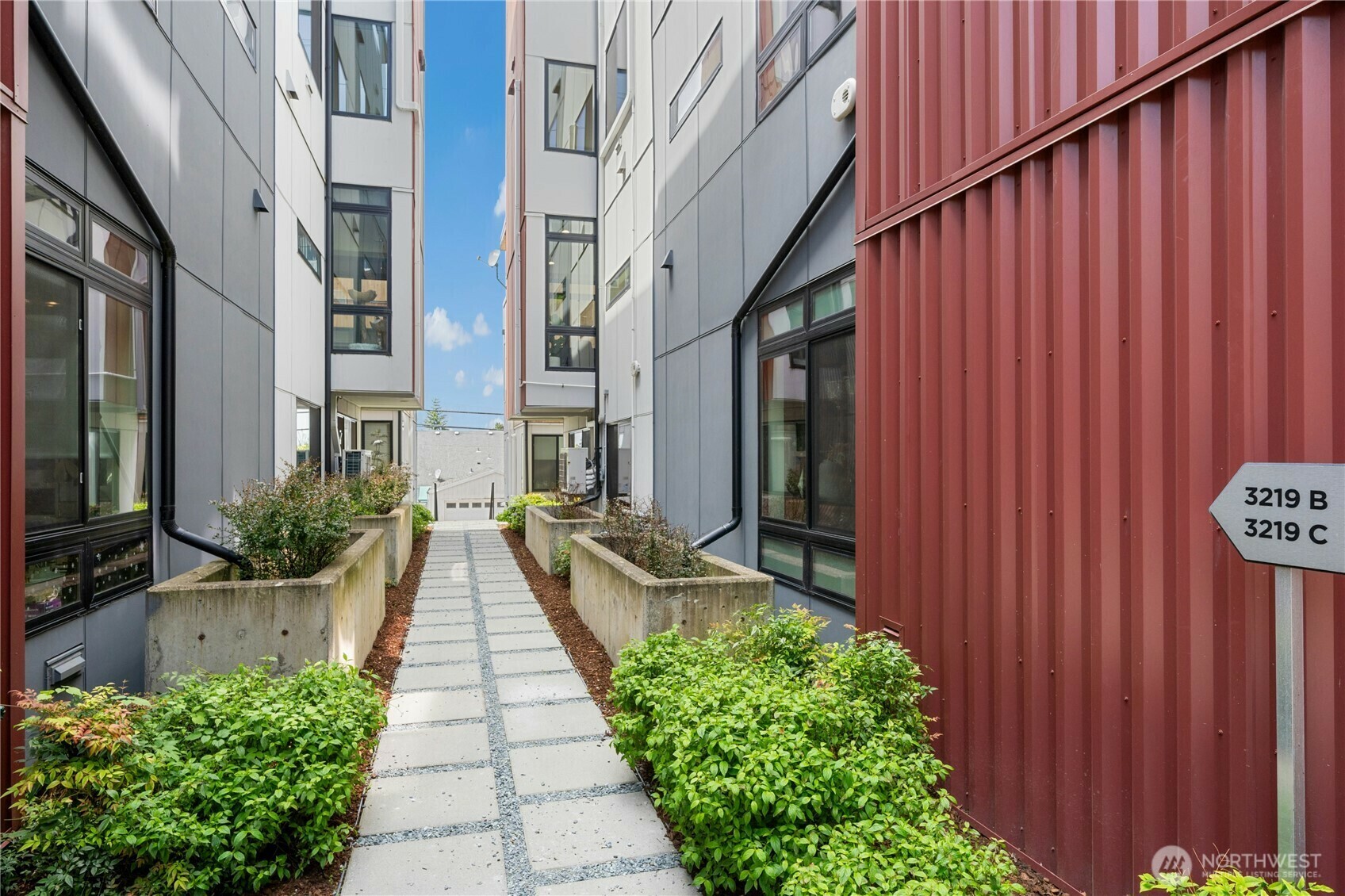 Property Photo: 3219 California Avenue SW B WA 98116