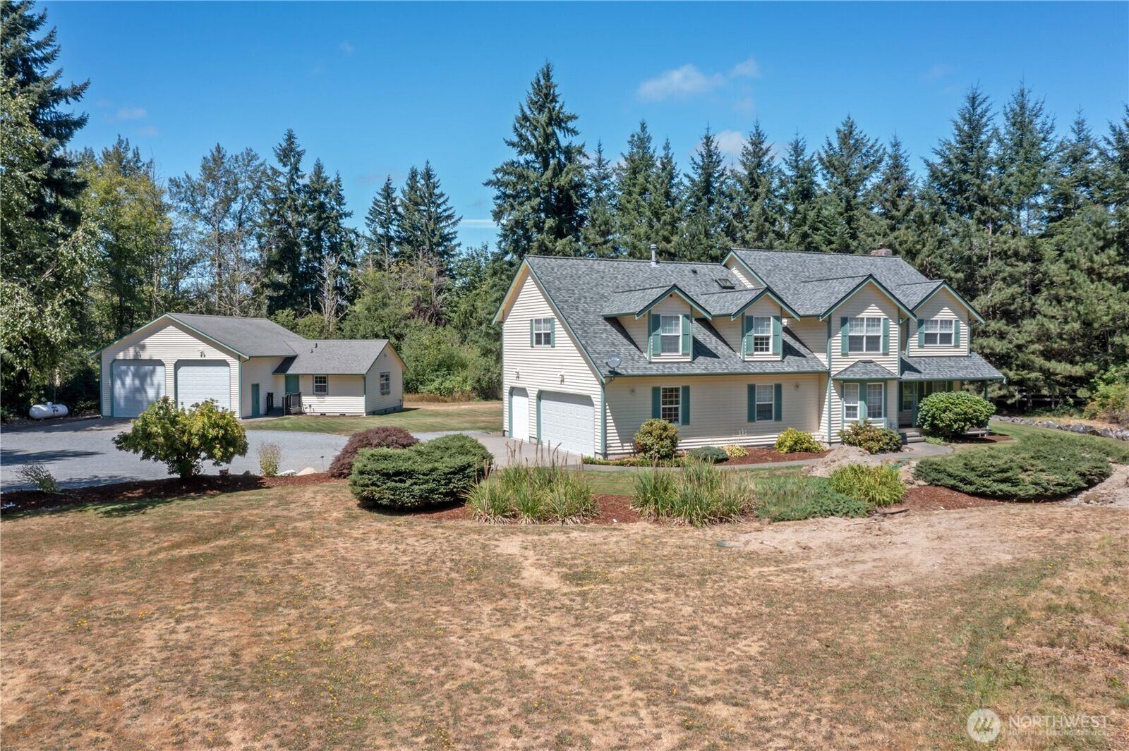 Property Photo: 27314 152nd Avenue E WA 98338