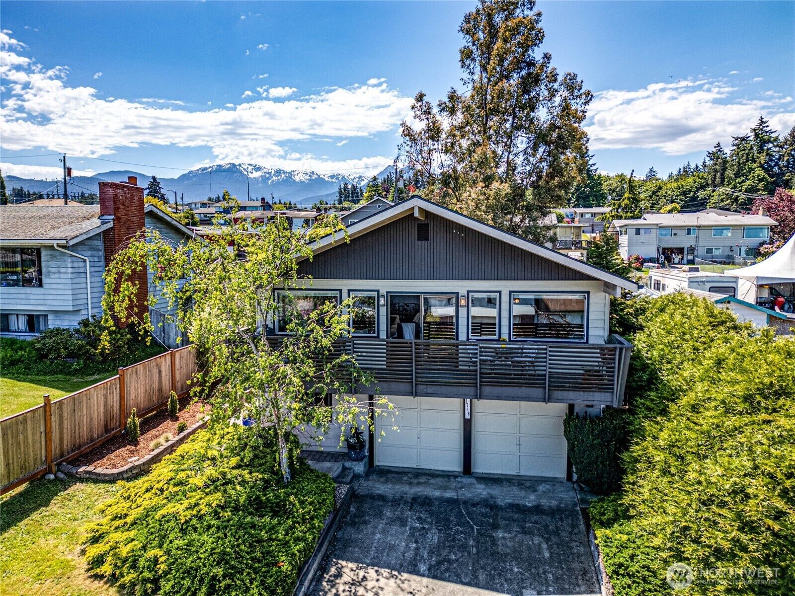 Property Photo:  1716 E 4th Street  WA 98362 