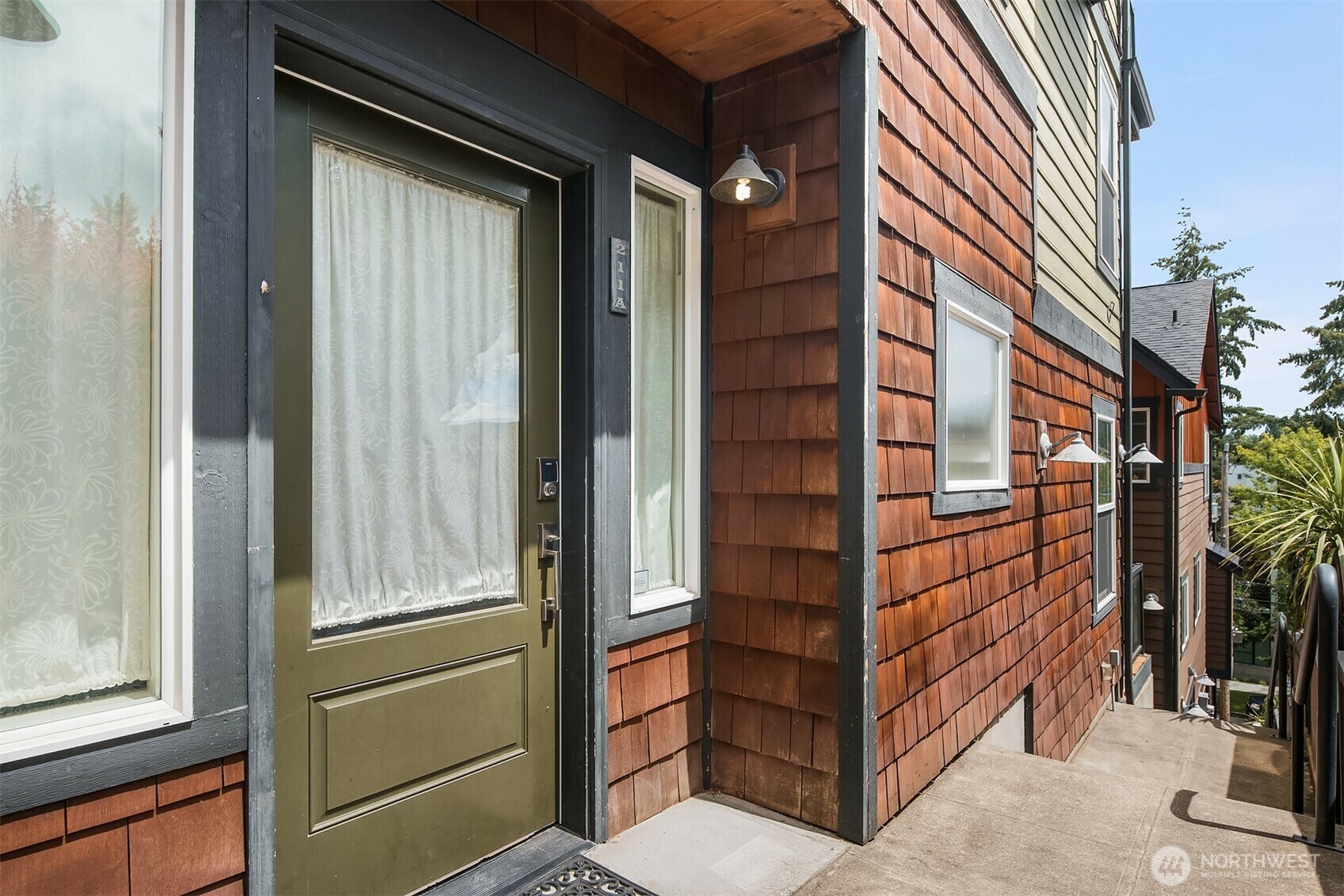 Property Photo: 213 26th Avenue E B WA 98112