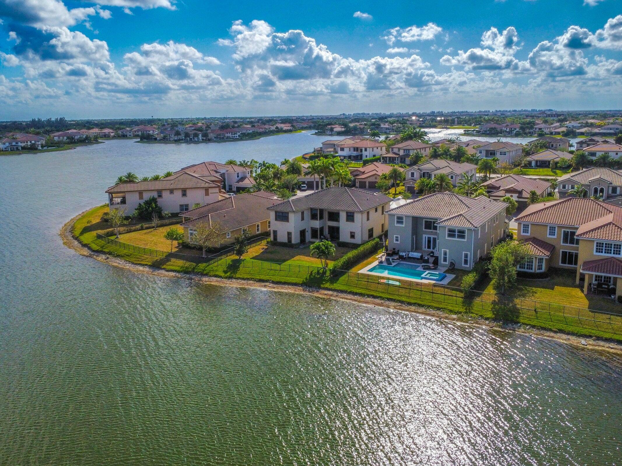 Property Photo:  8950 Lakeview Place  FL 33076 