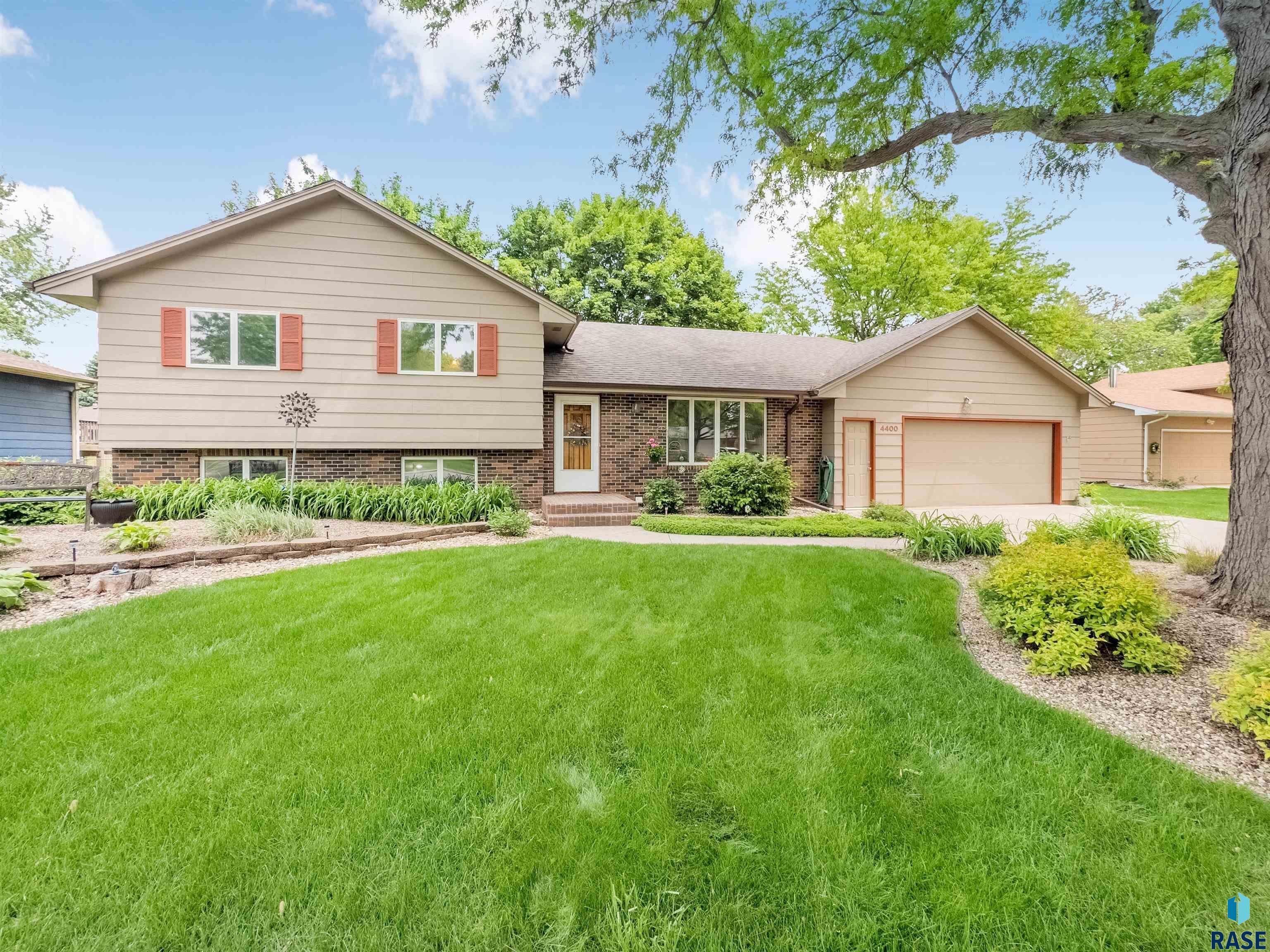 Property Photo:  4400 S Fireside Ave  SD 57103 