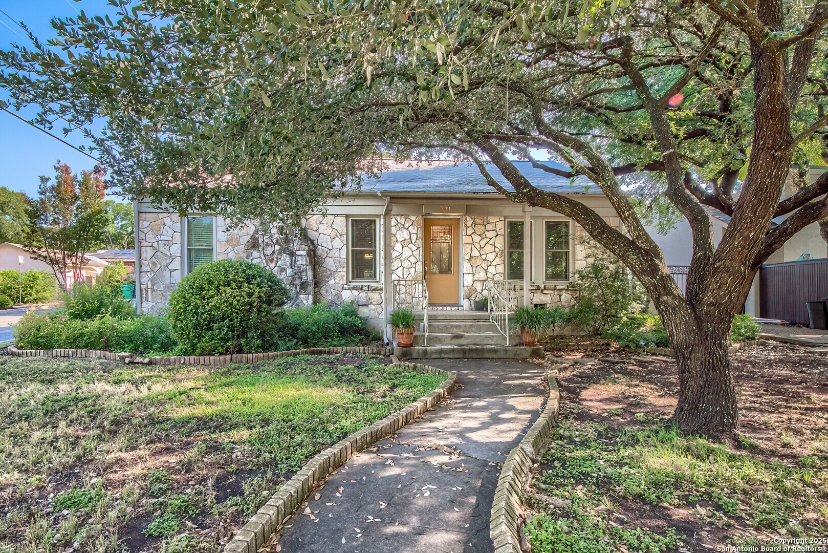 321 College  Alamo Heights TX 78209 photo