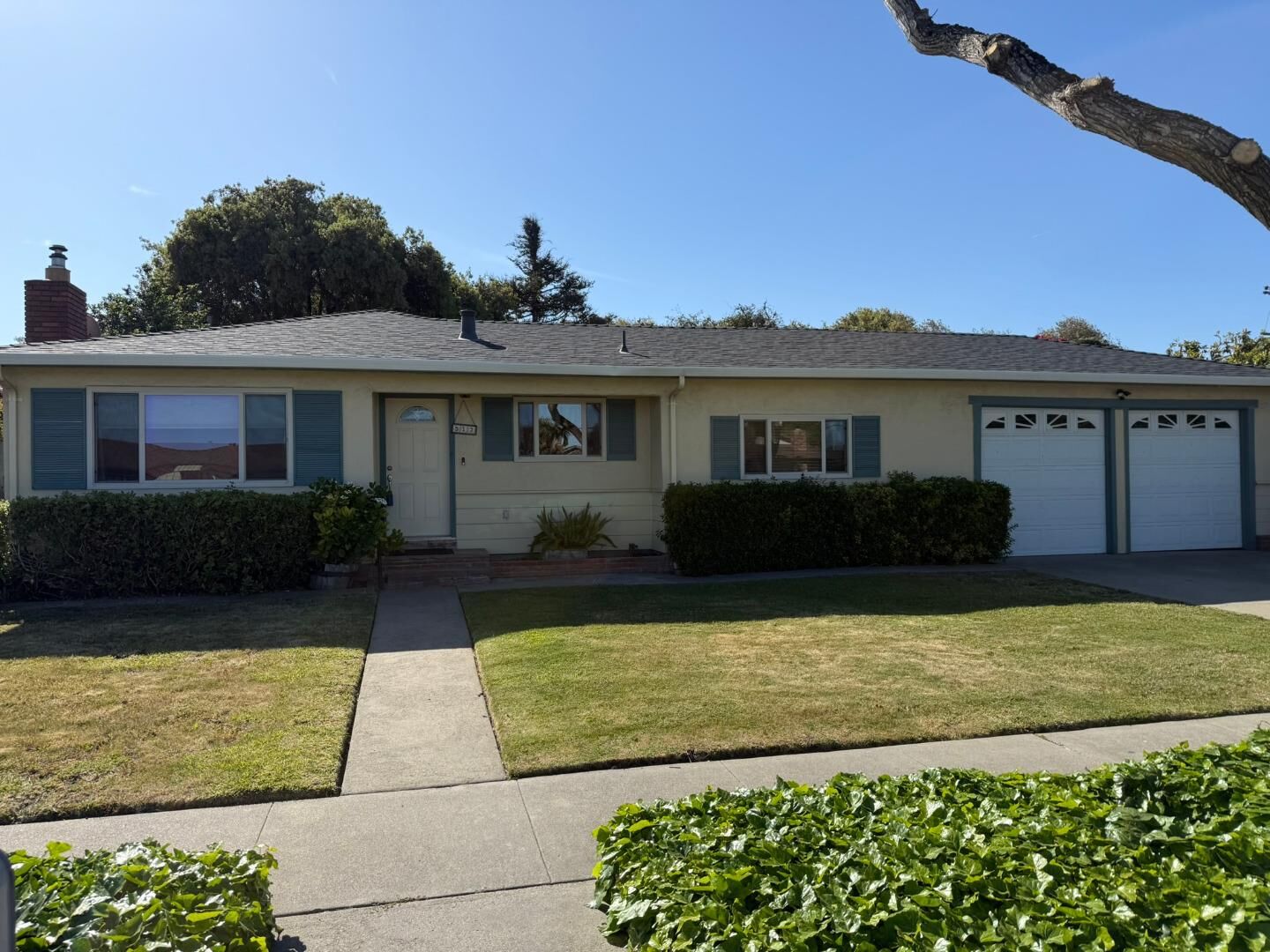 Property Photo:  913 Camden Way  CA 93901 